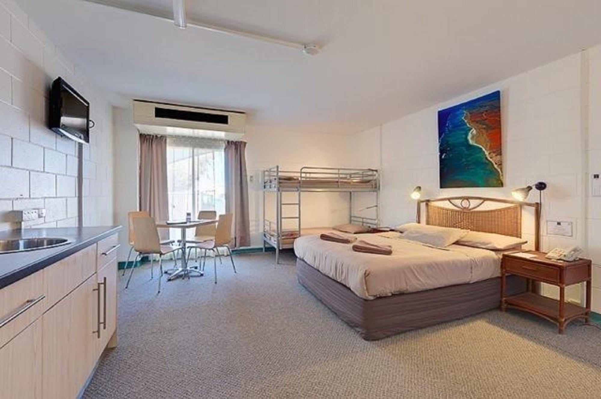 Sea Breeze Resort Έξμαουθ Εξωτερικό φωτογραφία